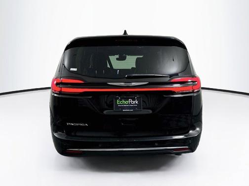 Diamond Black Crystal Pearlcoat 2024 Chrysler Pacifica Touring L