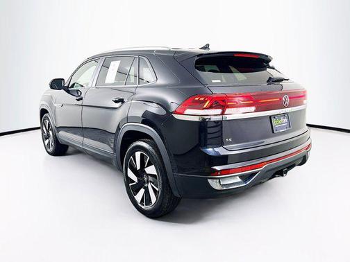Deep Black Pearl 2025 Volkswagen Atlas Cross Sport 2.0T SE w/Technology