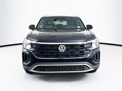 Deep Black Pearl 2025 Volkswagen Atlas Cross Sport 2.0T SE w/Technology