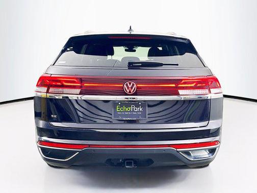 Deep Black Pearl 2025 Volkswagen Atlas Cross Sport 2.0T SE w/Technology