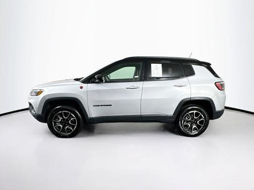Silver Zynith Metallic Clearcoat 2025 Jeep Compass Trailhawk