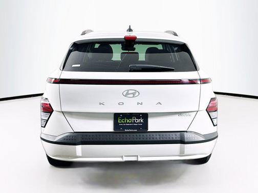Atlas White 2024 Hyundai KONA EV SEL