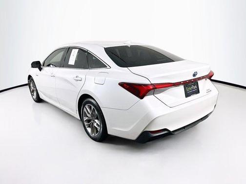 Wind Chill Pearl 2019 Toyota Avalon Hybrid XLE