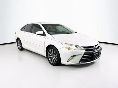 Blizzard Pearl 2015 Toyota Camry XLE