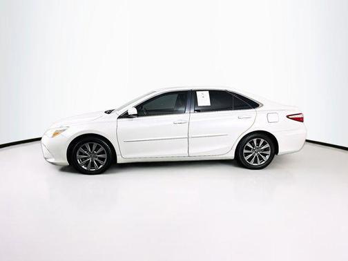 Blizzard Pearl 2015 Toyota Camry XLE