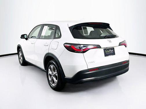 Platinum White Pearl 2024 Honda HR-V LX