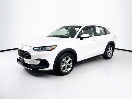 Platinum White Pearl 2024 Honda HR-V LX