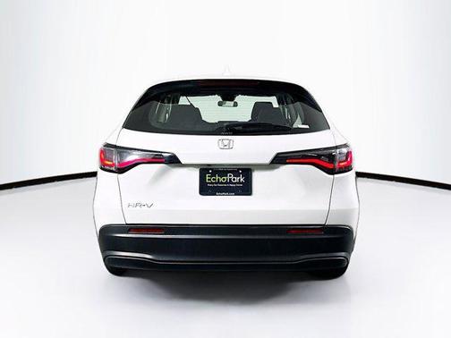 Platinum White Pearl 2024 Honda HR-V LX