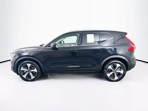 2025 Volvo XC40 Plus Bright Theme