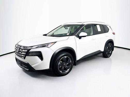 Everest White Pearl 2025 Nissan Rogue SV