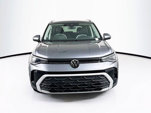 Platinum Gray Metallic 2025 Volkswagen Taos 1.5T SE