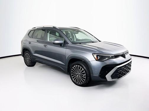 Platinum Gray Metallic 2025 Volkswagen Taos 1.5T SE