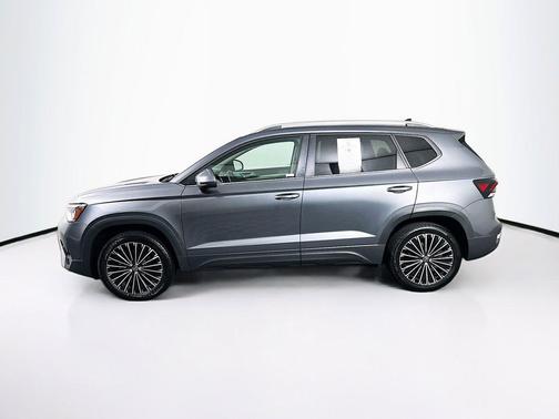 Platinum Gray Metallic 2025 Volkswagen Taos 1.5T SE