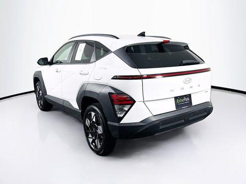 Atlas White 2025 Hyundai KONA SEL