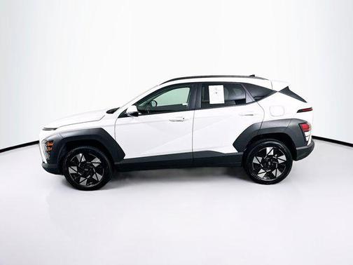 Atlas White 2025 Hyundai KONA SEL
