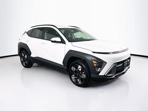 Atlas White 2025 Hyundai KONA SEL