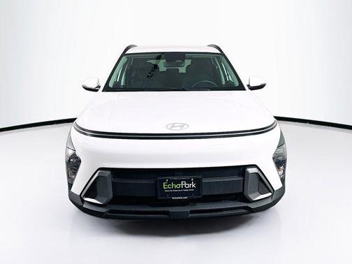 Atlas White 2025 Hyundai KONA SEL
