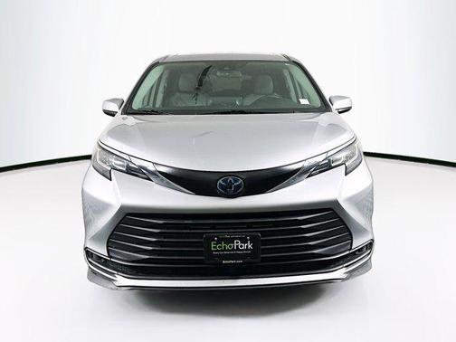2022 Toyota Sienna LE
