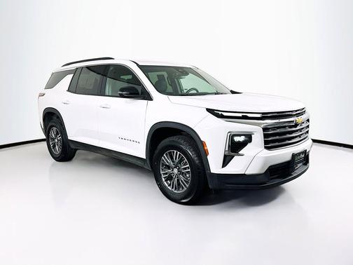 Summit White 2025 Chevrolet Traverse LT