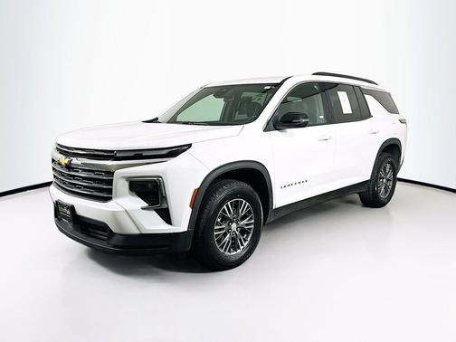 Summit White 2025 Chevrolet Traverse LT