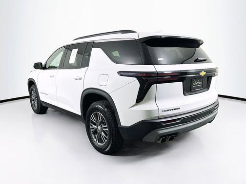 Summit White 2025 Chevrolet Traverse LT