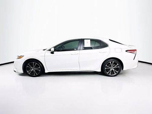 Super White 2020 Toyota Camry SE