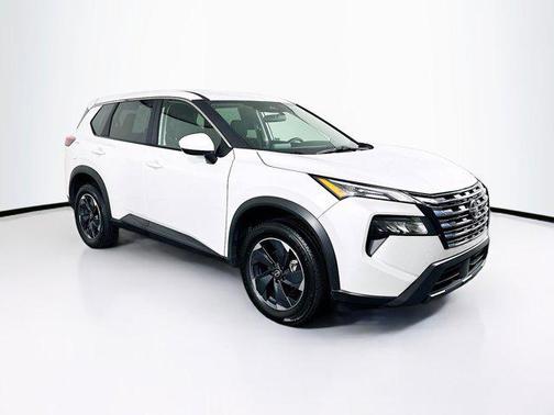 Everest White Pearl 2025 Nissan Rogue SV