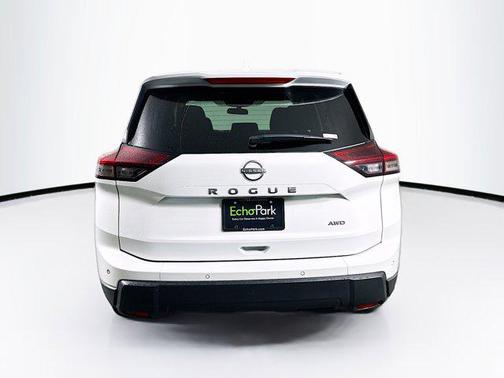Everest White Pearl 2025 Nissan Rogue SV