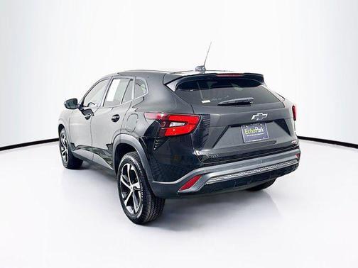 Mosaic Black Metallic 2025 Chevrolet Trax 1RS