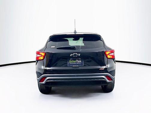 Mosaic Black Metallic 2025 Chevrolet Trax 1RS