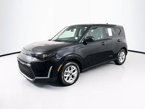 Fusion Black 2025 Kia Soul LX