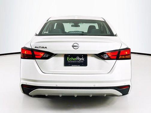 Pearl White Tricoat 2025 Nissan Altima SV