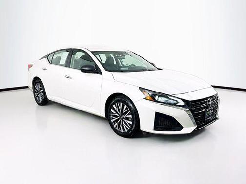 Pearl White Tricoat 2025 Nissan Altima SV