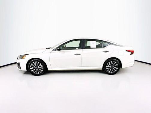 Pearl White Tricoat 2025 Nissan Altima SV