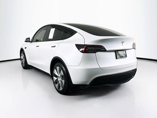 Pearl White Multi-Coat 2023 Tesla Model Y Long Range