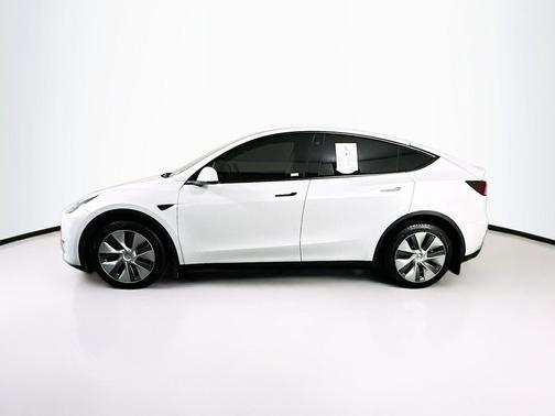 Pearl White Multi-Coat 2023 Tesla Model Y Long Range