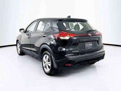 Super Black 2024 Nissan Kicks S