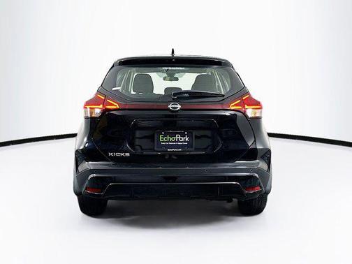 Super Black 2024 Nissan Kicks S
