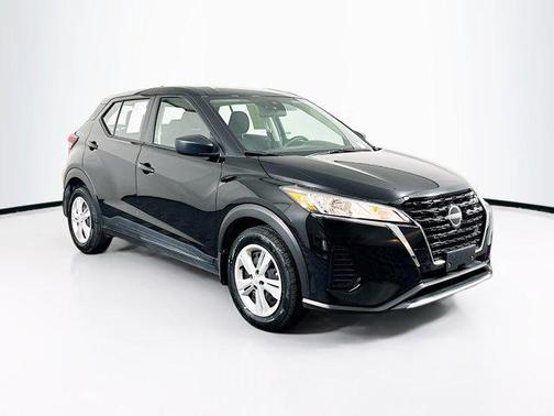 Super Black 2024 Nissan Kicks S