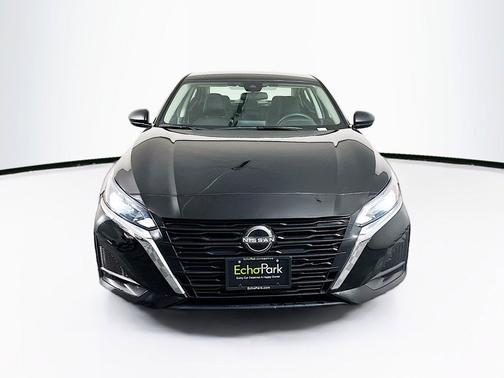 Super Black 2025 Nissan Altima SV