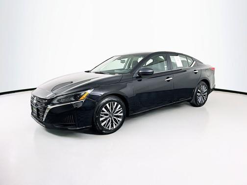 Super Black 2025 Nissan Altima SV