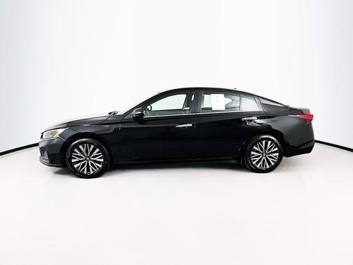 Super Black 2025 Nissan Altima SV