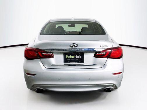 2015 INFINITI Q70L 4dr Sdn V8 RWD