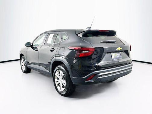 Mosaic Black Metallic 2025 Chevrolet Trax LS