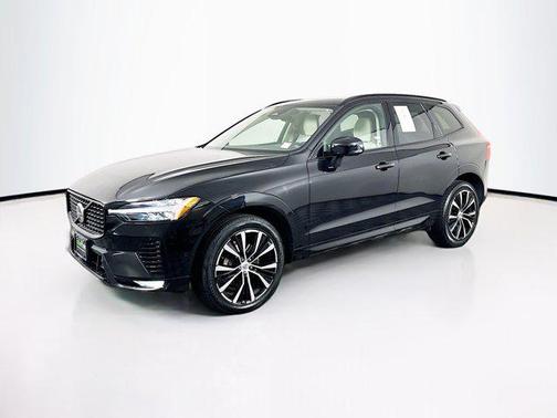 2023 Volvo XC60 Plus Dark Theme