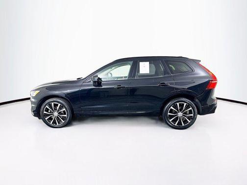2023 Volvo XC60 Plus Dark Theme