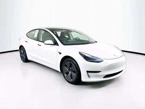 Pearl White Multi-Coat 2022 Tesla Model 3 Standard Range