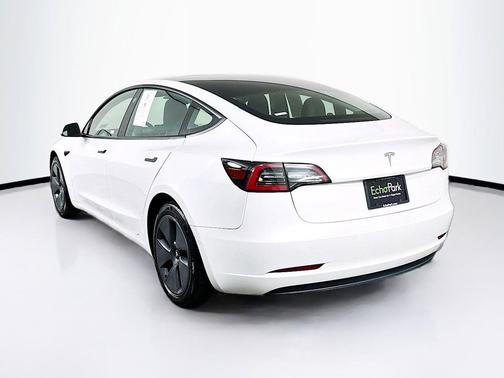 Pearl White Multi-Coat 2022 Tesla Model 3 Standard Range