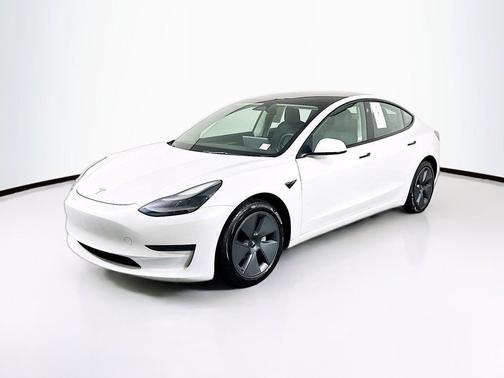 Pearl White Multi-Coat 2022 Tesla Model 3 Standard Range