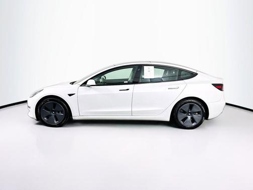 Pearl White Multi-Coat 2022 Tesla Model 3 Standard Range